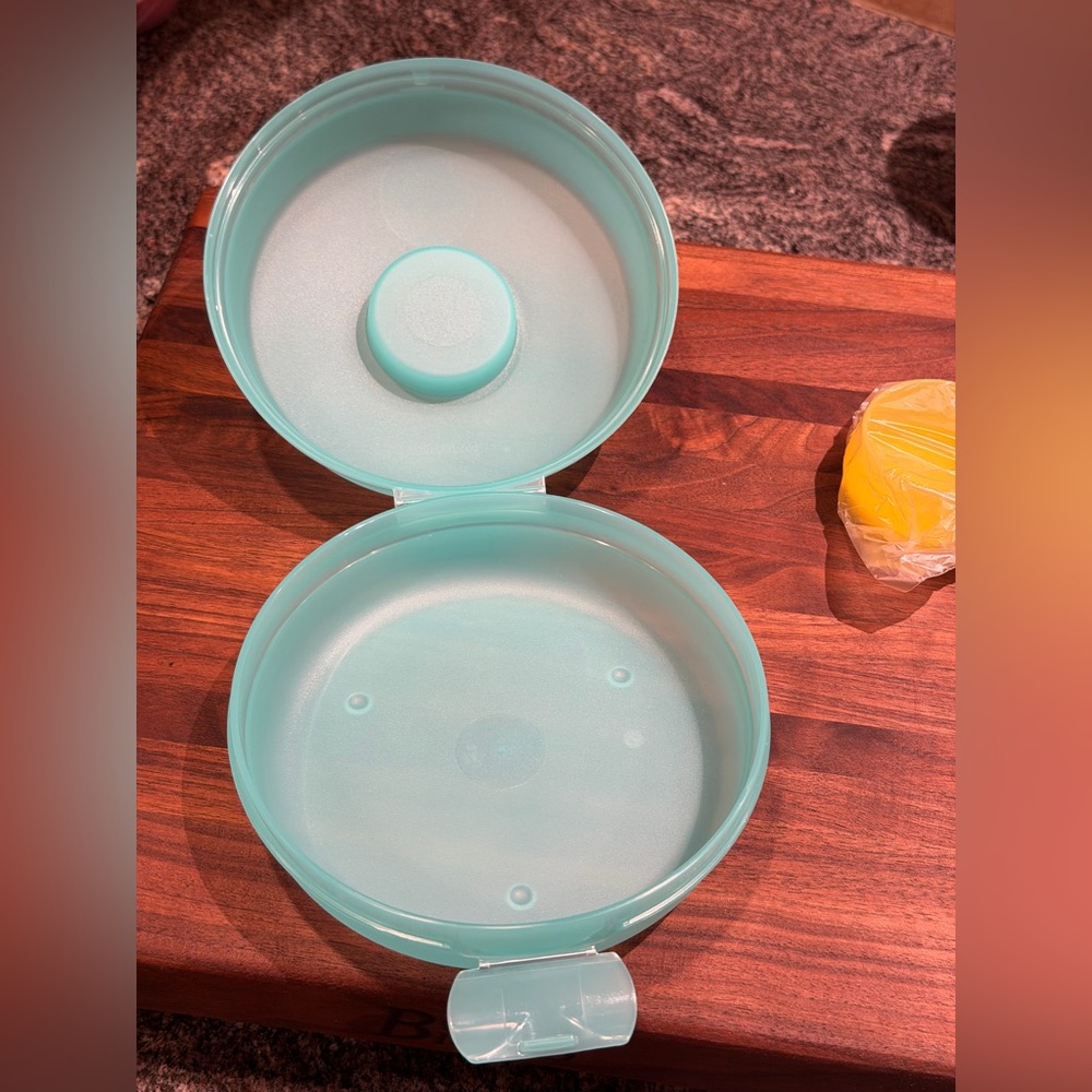 Teal Food Storage Container - Picture 2 of 3